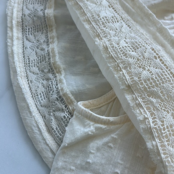 ❌SOLD❌ Old Navy | Clip Dot Crochet Lace Button Front Blouse - Picture 12 of 16